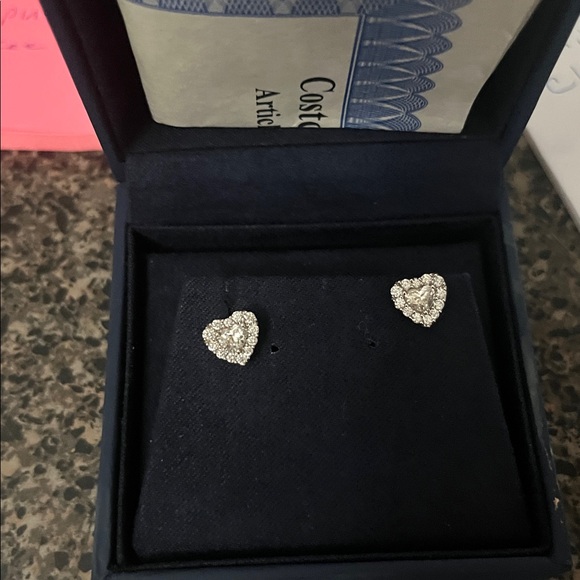 Elegant Heart-Shaped Gold DiamondEarrings